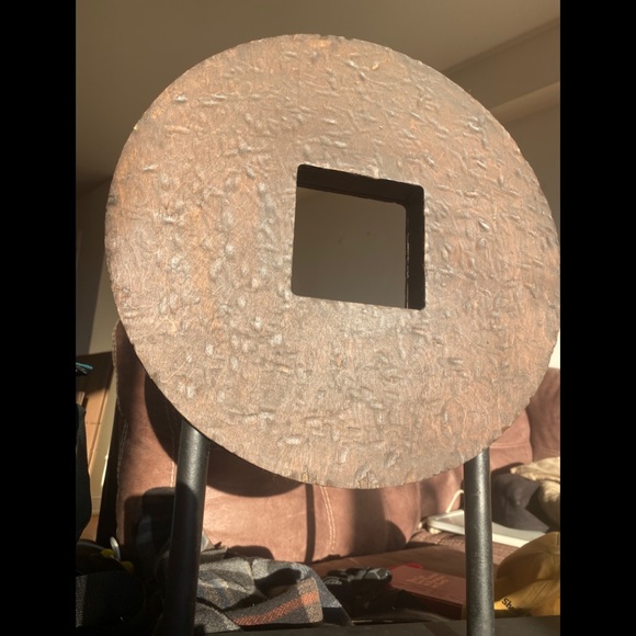 I Ching Coin in stand - Picture 3 of 5